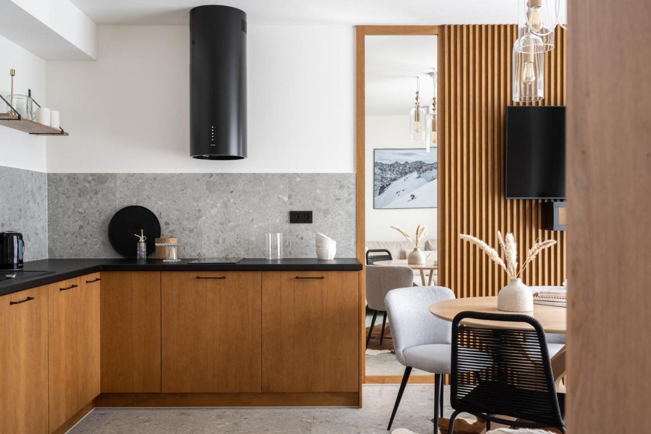 Luna Apartzakop *